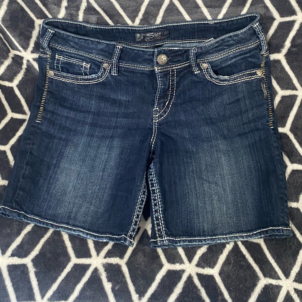 Ladies Jean Shorts by Silver Jeans Size W30‎ 
Used Great Condition